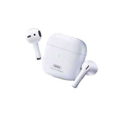 REMAX Auriculares Bluetooth True Wireless CozyBuds W27: Llamadas nítidas en entornos ruidosos, cómodo ajuste semi-intraaural, compatibles con teléfonos Apple, Huawei y Xiaomi. Disponibles en blanco Moonlight.