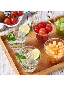 100个透明塑料杯，带盖，水晶PET材质，可作甜点杯、芭菲杯、一次性派对杯，适用于水果、冰淇淋、纸杯蛋糕、冰镇饮料等，也可作学校用品、食品袋、食品盒，适合盛装糖果、巧克力、饼干等，适用于万圣节或圣诞节派对