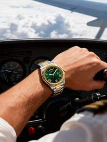 Guess Relógio de Quartzo Elegante e Clássico Masculino com Exibição de Data/Dia, Mostrador Preto Redondo, Pulseira de Aço Inoxidável Prata-Dourado, Adequado para Uso Diário em Negócios, Ótimo Presente para Homens