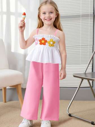 活力夏日儿童套装 - 撞色吊带上衣 + 橙色直筒宽松裤套装 | 3D 立体花朵荷叶边设计 | 休闲、度假、户外、海滩风情趣味套装