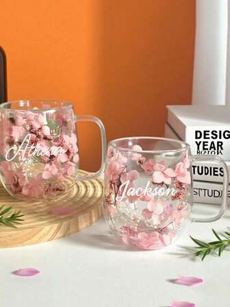 Handgjord glasmugg med text och logotyp, dekorerad med torkade blommor, personlig blommig glasmugg, växtbaserat dryckesset, kaffekopp och tekopp