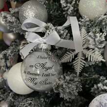 Enfeite de Natal Memorial com Pingente de Anjo e Frase Inspiradora para o Pai, 1 peça. Enfeite personalizado para decoração de Natal e presente. Bola de penas para decoração de Natal. "Um pedaço do meu coração está no céu". Pingente memorial para pendurar na árvore de Natal, presente para mãe, pai, irmã, irmão, avó e avô. - Multicolorido - Ver 7