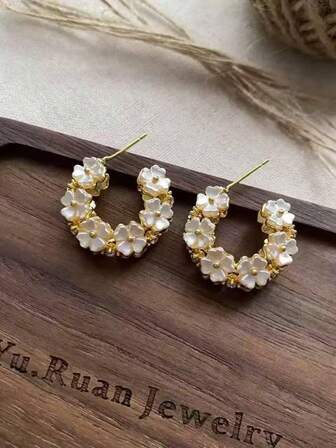 Elegant Floral 3D Stud Earrings, Delicate And Chic