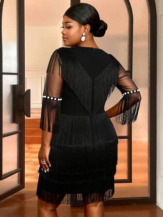 加大码黑色修身流苏连衣裙，饰有串珠圆领，优雅短款流苏，适合夜店派对