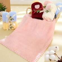 郁金香毛巾柔软、吸水性强、不掉毛，外观精美，质地高级。它采用珊瑚绒制成，是婚礼礼物/婚房布置/新娘送礼会/婚礼公司/亲友赠礼的必备之选，尤其适合新婚夫妇搬入新家。