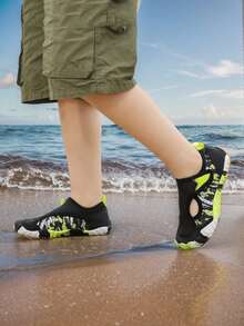 1 Pair Summer New Kids Aqua Shoes, Striped Fashion Print, Breathable Mesh, Quick Dry, Boys Beach Water Swimming Shoes, Low-Top, Hook & Loop, Rubber Sole, Wear-Resistant, Outdoor, Boys Cycling Shoes, Lightweight Indoor Yoga, Skipping, Running Trainers - Black - View 11