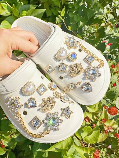 18pcs Gold Color DIY Resin Rhinestone Crown, Heart, Star Chain Decor Accessories, Detachable For Slippers, Sandals, Beach Shoes, Garden Shoes, Suitable For Holidays, Gifts