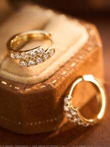 falinne Pendientes de aro de doble hilera en forma de C con circonitas cúbicas en plata de ley 925. Diseño geométrico sencillo. Hipoalergénicos y resistentes a la decoloración. Ideales para mujeres, estudiantes y parejas. Ideales como pendientes unisex. - Pendientes de aro C con doble hilera de diamantes - Ver 7