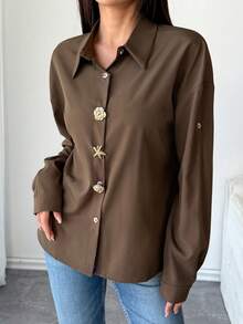 女士优雅长袖纽扣前衬衫，衬衫领，醒目的花卉海星纽扣装饰，百搭长袖衬衫，适合日常穿着 - 咖 - 查看 6