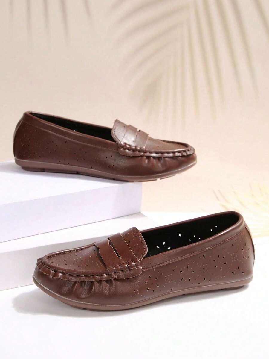 2025 Nuevos mocasines para mujer, diseño plano de ante, decoración clásica con correa, esencial para el transporte diario, zapatos casuales cómodos y elegantes, adecuados para mujeres con sentido del estilo - Marrón - Ver 1