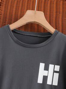 男童空调房居家服套装，长袖上衣搭配格子裤，防踢保暖，“Hi”印花衬衫搭配黑白格子裤，面料舒适，适合春、秋、夏三季穿着。 - 深灰色 - 查看 5