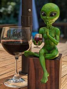 外星人喝啤酒摆件 - 趣味十足的太空主题摆件，绿色外星人手持啤酒杯。非常适合摆放在书桌或书架上，是科幻迷的完美礼物 | 独特的外星人设计 | 精湛的工艺，外星人小雕像 - 彩色 - 查看 3