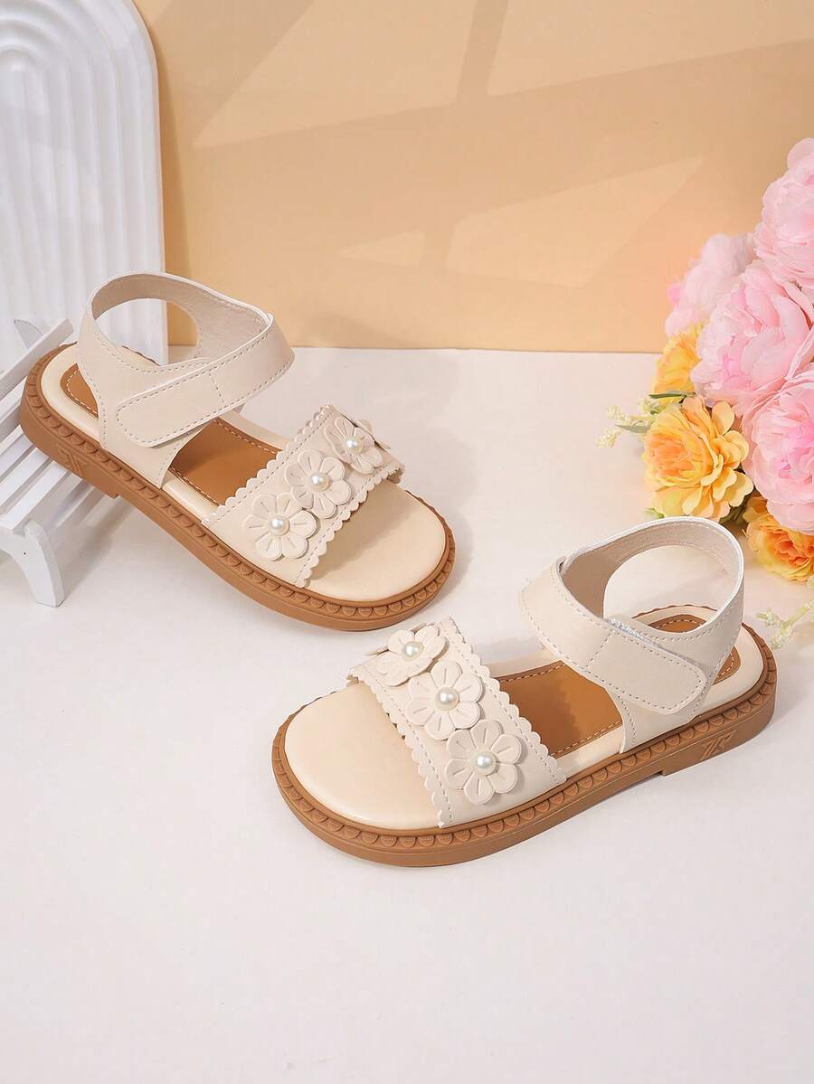 1 Pair Twin Girls' Pearl Flower Ruffled Sandals: The Upper Is Made Of Faux Leather, With An Adjustable Ankle Strap. This Low-Top Open-Toe Sandal Features A Flat And Thick Sole Design, Exuding A Sweet And Ethereal Charm. Ideal For Birthday Parties And Summer Garden Parties. - Beige - View 1