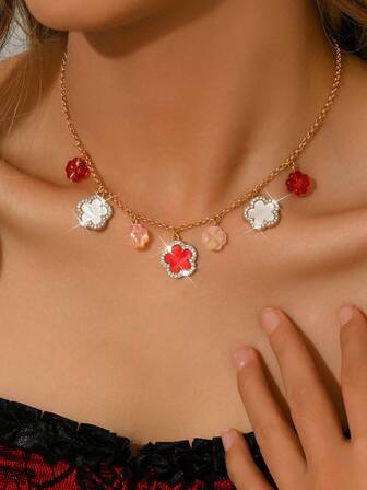 1 pieza Colgante de aleación con diseño de flor de trébol de 5 hojas con incrustaciones de cristal de imitación, emparejado con cuentas de resina de 4 hojas, collar de cadena dorada con múltiples colgantes, joyería de mujer adecuada para atuendos diarios, fiestas, banquetes, vacaciones, todo el año, exquisito para regalos en San Valentín, Acción de Gracias y otras ocasiones