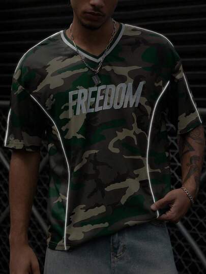 男士休闲印花圆领T恤，涤纶针织面料，短袖，常规版型，略带弹性，适合日常和周末休闲穿着。网眼针织迷彩T恤 | 修身运动T恤，最佳街头服饰。