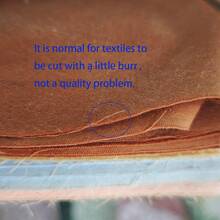 100 piezas Surtido de cuadrados de tela de unicolor precortados, paquetes de tela de algodón suave para acolchar, adecuados para Navidad, Pascua, Halloween, Festival de Primavera y otros regalos festivos, decoraciones, costura DIY, muñecas, manualidades y decoración del hogar, tela de regalo con detalles de borlas en varios diseños