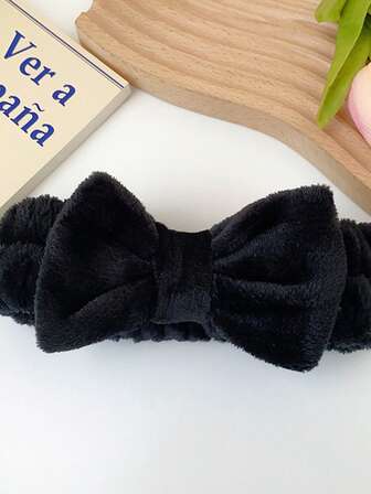 Three Pieces Set For Washing Face To Prevent Moisture: Wrist Strap, Hairband, And Splash Guard To Prevent Water From Reaching The Sleeve. Shower Guard To Block Water And Moisture. Absorbent Sleeve Towel. Beauty And SPA Premium Product: Hairband/Wrist Strap Combo For Washing Face. Water-Absorbing And Moisture-Resistant Hair Clip For Women.