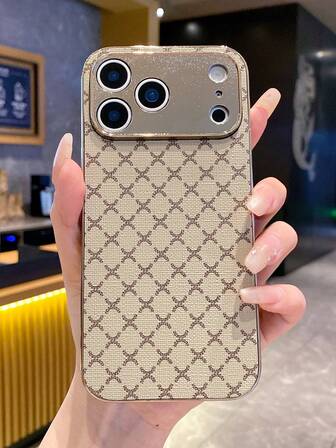 1pc Brand Electroplated Rhombus Grid Black Round Edge Phone Case, Full Camera Coverage, Compatible With IPhone 13/13 Pro/13 Pro Max/14/14 Pro/14 Plus/14 Pro Max/15/15 Pro/15 Plus/15 Pro Max/16/16 Pro/16 Plus/16 Pro Max/16e/17/17 Pro/17 Pro Max, Premium Fashion