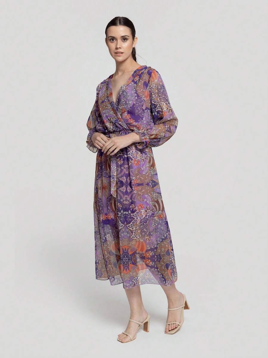 ARMONIAS Vestido Largo Evasé de Gasa Morada con Estampado Cachemir y Acabado Brillante - Diseño con Cuello Pico y Manga Larga con Puño Elástico - Cintura Fruncida y Cinturón a Contraste para un Ajuste Perfecto - Forrado para Mayor Comodidad - Disponible en Tallas S, M  - Hecho en Italia para un Toque de Elegancia✅ Entrega 24/48 Horas - MORADO - Ver 1