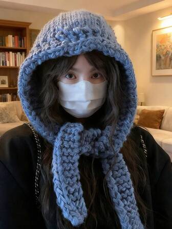 女士纯色拉法帽围巾套装，保暖防风，休闲百搭，适合秋冬季寒冷天气穿着。