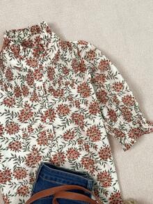 女士休闲度假衬衫，菊花图案，荷叶边下摆，纽扣短袖 - 彩色 - 查看 5