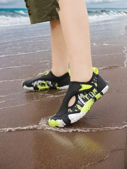 1 par de zapatos acuáticos para niños de verano nuevos, con estampado de moda a rayas, de malla transpirable, de secado rápido, para niños, zapatos de playa, agua y natación, de corte bajo, con , suela de goma, resistentes al desgaste, para exteriores, zapatos de ciclismo para niños, ligeros para yoga, saltar la cuerda y correr en interiores