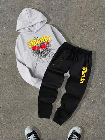 Detta avslappnade 2-delade set har ett grafiskt bokstävertryck, lämpligt för höst-/vinterkläder. Detta mångsidiga set med tjock rund halsringning och sportbyxor med tryckt design är ett idealiskt val för tonårspojkar.