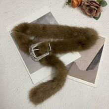 1条时尚毛绒腰带，配水钻金属扣，适合搭配牛仔裤、连衣裙、外套