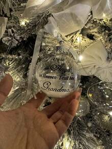 Enfeite de Natal Memorial com Pingente de Anjo e Frase Inspiradora para o Pai, 1 peça. Enfeite personalizado para decoração de Natal e presente. Bola de penas para decoração de Natal. "Um pedaço do meu coração está no céu". Pingente memorial para pendurar na árvore de Natal, presente para mãe, pai, irmã, irmão, avó e avô. - Multicolorido - Ver 14