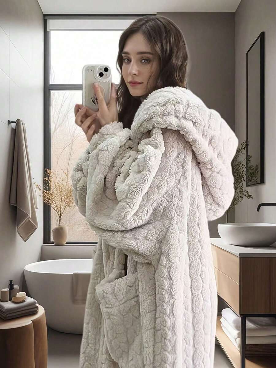 1 قطعة رداء نسائي من الفليس المريح مع كابوت، بطانية طويلة قابلة للارتداء، رداء كبير الحجم، بشكل ردهة، سميك ودافئ، ضروريات المنزل في الشتاء، رداء فليس مريح مع كابوت للنساء - طويل ودافئ وناعم للاسترخاء مع جيوب، قابل للغسل في الغسالة - مثالي للخريف/الشتاء