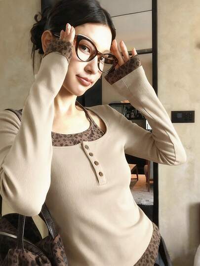 女士U领露背长袖T恤，美式辣妹风，豹纹拼接纽扣设计，春秋时尚，休闲百搭修身短款上衣