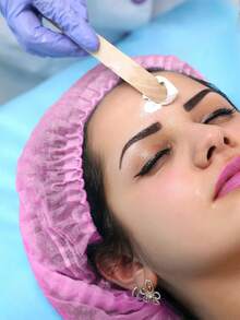 50 piezas Gorros desechables no tejidos estériles, adecuados para extensiones de pestañas, maquillaje, redecilla para el cabello, salón de spa, baño y gorros a prueba de polvo para belleza - Rosa - Ver 2