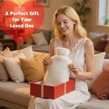 1个500毫升-1000毫升-2000毫升装水PVC热水袋，暖水袋，暖手宝，加热垫，采用安全防爆设计，并配有可爱的毛绒布套