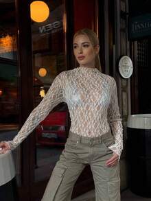 Elegante blusa de mujer de encaje semitransparente con mangas largas regulares y cuello alto, perfecta para un look elegante - Blanco - Ver 5