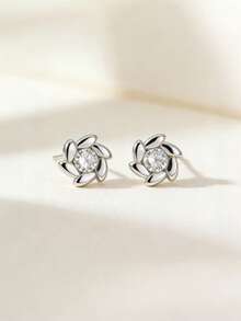 1 Par de Brincos de Botão Florais de Prata 925 Novos de 2025 para Mulheres, Brincos com Pétalas 3D Embelezados com Zircônia Cúbica de Design Único no Estilo Ins, Delicados e Leves para Uso Diário, Presentes para Meninas, Estudantes, Estilo Minimalista - Prata - Visão 5