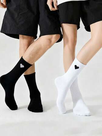 4 Pairs Black & White Heart Pattern Socks, Men's Solid Color Mid-Calf Socks, Sports Socks, Randomly Shipped