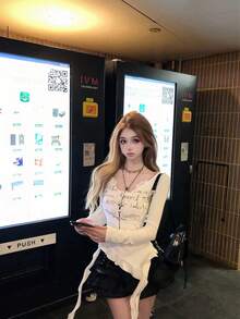 V领蕾丝性感长袖T恤，饰有缎带，修身休闲女式上衣，春夏款 - 白色 - 查看 2