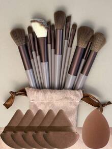 13件套专业化妆刷套装 + 1个棕色化妆海绵，包含眼影刷、粉底刷、BB霜刷、遮瑕刷，柔软舒适，适合初学者，采用柔软纤维材质，便携易用，是旅行、度假、海滩度假的理想之选，也是送给女性和女孩的夏季礼物和返校礼物。套装包含粉底刷、遮瑕刷、腮红刷、修容刷、散粉刷等多种化妆刷。 - 彩色 - 查看 14