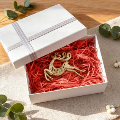 Paja de rafia de alta calidad, adecuada para el relleno de cajas de regalo, decoración de escenas. Aplicable para Navidad, San Valentín, Halloween, Pascua y otras festividades. Material suave, adecuado para múltiples escenarios.