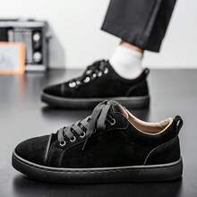 男士运动鞋，纯黑色低帮休闲鞋，经典黑色超细纤维皮革圆头轻便防滑透气软底，适合休闲、运动、跑步、舞台表演、派对等各种场合，四季皆宜。 - 黑色 - 查看 4