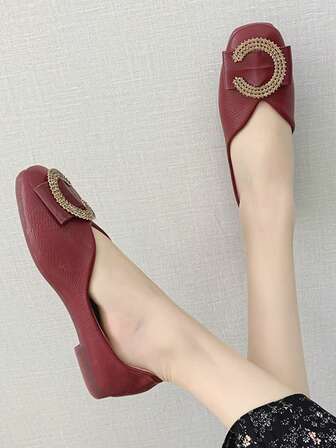 Elegant And Fashionable Flat Shoes, Exquisite Gold C-Shaped Crystal Decoration, Comfortable And Breathable, Minimalist And Stylish, Perfect For Casual Daily Wear, Showcasing Unique Feminine Charm And Taste, Suitable For Various Occasions