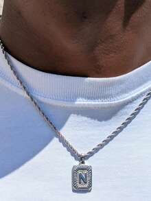 قلادة رجالية من الفولاذ المقاوم للصدأ 304 بنمط هندسي هيب هوب مع 26 حرف أولي، مناسبة للارتداء اليومي وكهدية عيد ميلاد للحبيب - فضي - مشاهدة 1