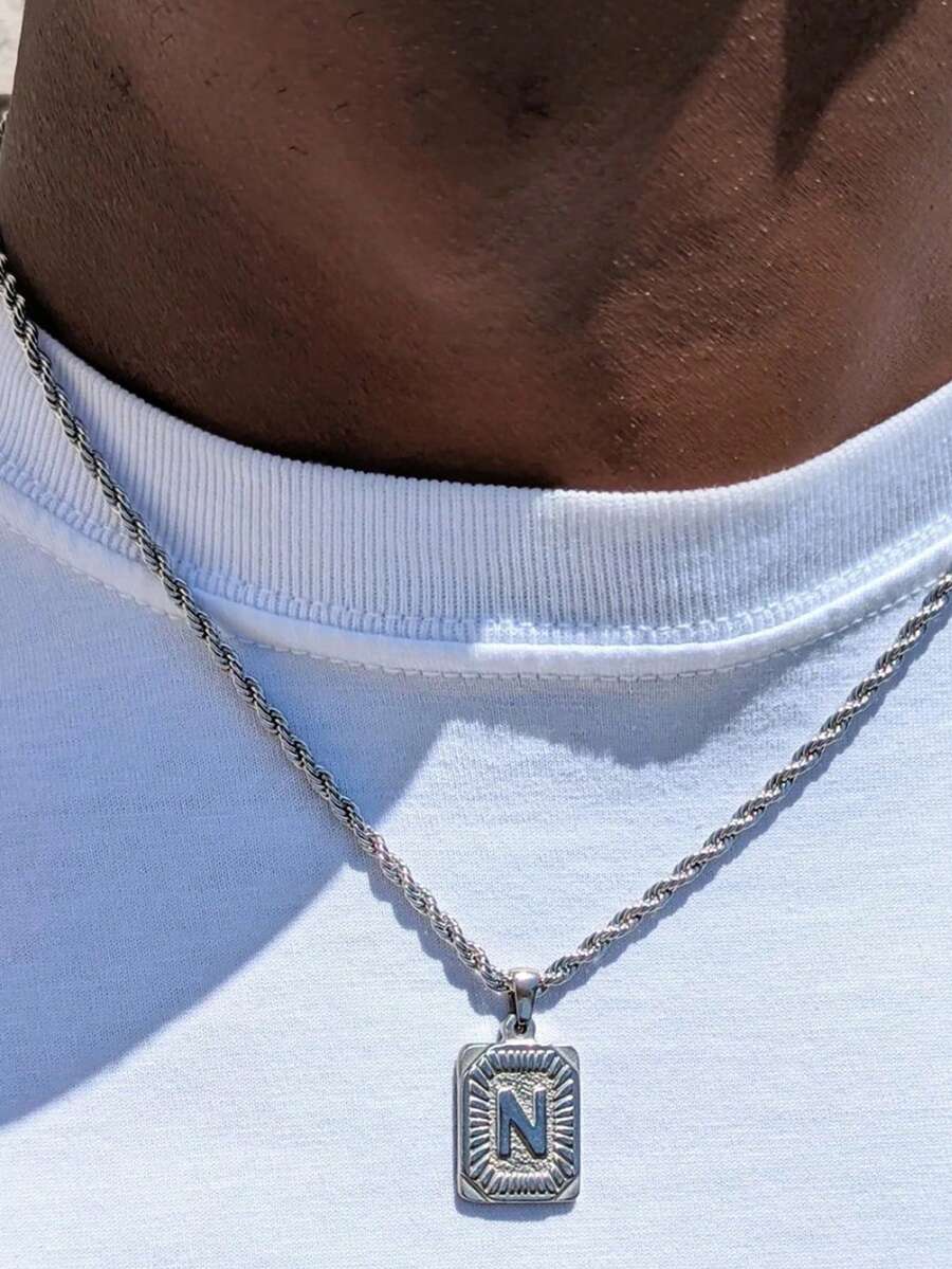 قلادة رجالية من الفولاذ المقاوم للصدأ 304 بنمط هندسي هيب هوب مع 26 حرف أولي، مناسبة للارتداء اليومي وكهدية عيد ميلاد للحبيب - فضي - مشاهدة 1