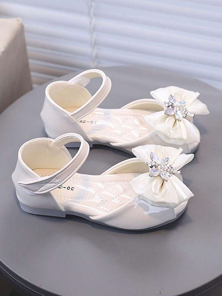 1双女童软底防滑蝴蝶结水钻平底露趾公主凉鞋，魔术贴时尚可爱演出凉鞋，适合夏季穿着 - 白色 - 查看 3