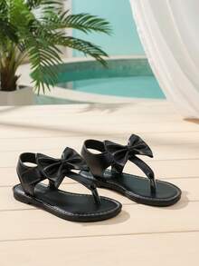 1双黑色平底凉鞋，女童款，纯色PU皮革，亮面蝴蝶结装饰，PU搭扣，圆头露趾镂空罗马凉鞋，适合3-15岁女孩，休闲、派对、假日、春夏皆宜。 - 黑色 - 查看 2