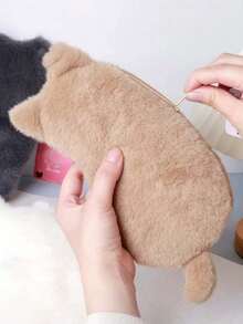 1个毛绒猫咪铅笔盒，可选颜色：蓝猫、黑猫、白猫、米色猫，触感柔软，容量大，可爱时尚的收纳袋，创意文具整理器，毛绒铅笔袋礼品