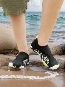 1 Pair Summer New Kids Aqua Shoes, Striped Fashion Print, Breathable Mesh, Quick Dry, Boys Beach Water Swimming Shoes, Low-Top, Hook & Loop, Rubber Sole, Wear-Resistant, Outdoor, Boys Cycling Shoes, Lightweight Indoor Yoga, Skipping, Running Trainers - Black - View 2