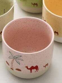 Xícara de cerâmica texturizada com estampa de camelo do deserto, estilo Oriente Médio (1 unidade). Ideal para café da manhã, leite e água. Decorativa e prática, perfeita para cafés sauditas. Feita em cerâmica de alta qualidade, com capacidade de 230ml, ideal para apreciar café turco, chá preto e café árabe. Perfeita para receber convidados, em encontros, cafés ou para uso diário. Representa perfeitamente o estilo de vida e o paladar do Oriente Médio. - Multicolorido - Ver 9