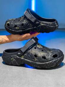 男士夏季户外透气凉鞋，迷彩树叶印花，EVA软底，防滑加厚鞋底，包头设计，足弓支撑，适合徒步、露营、海滩、街头穿着，轻便耐穿的休闲一脚蹬鞋