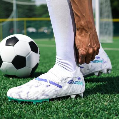 1双足球鞋，比赛/训练两用，低帮设计，柔软外底，适用于草地、户外运动，系带，防滑，轻便，高性能，适用于AG和FG人造草坪，专业足球鞋，厂家直销